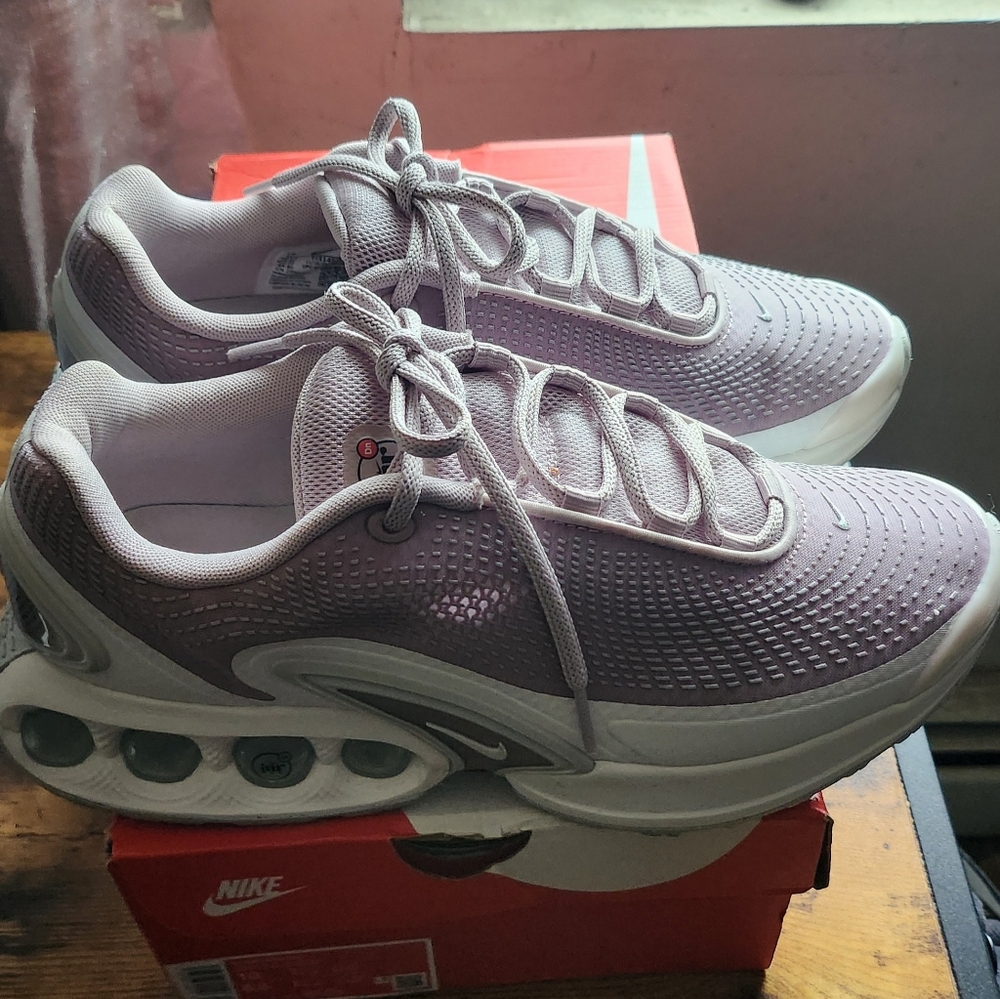 Nike Women's Platinum Violet/Summit White/ Air Max Lace-Up Sneakers - Picture 2 of 6
